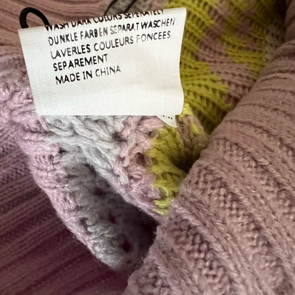 Zaful Women’s Pink/Purple Floral Cropped Sweater - Picture 7 of 12